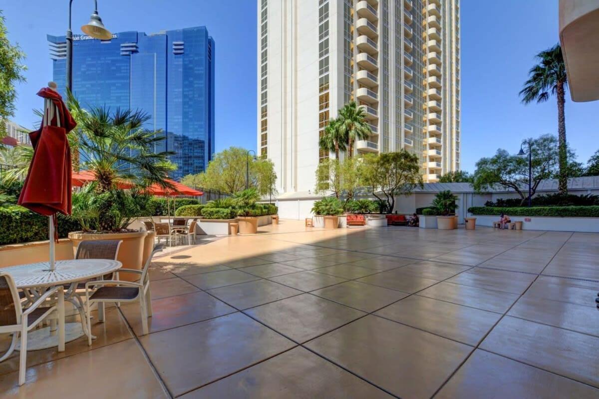 Mgm Signature-18-703 Strip View Jacuzzi Studio Las Vegas Luaran gambar