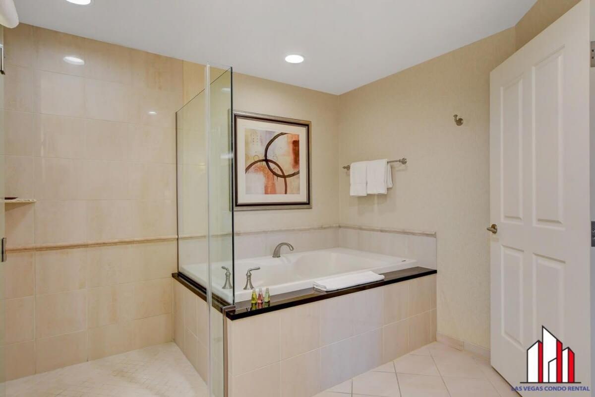 Mgm Signature-18-703 Strip View Jacuzzi Studio Las Vegas Luaran gambar
